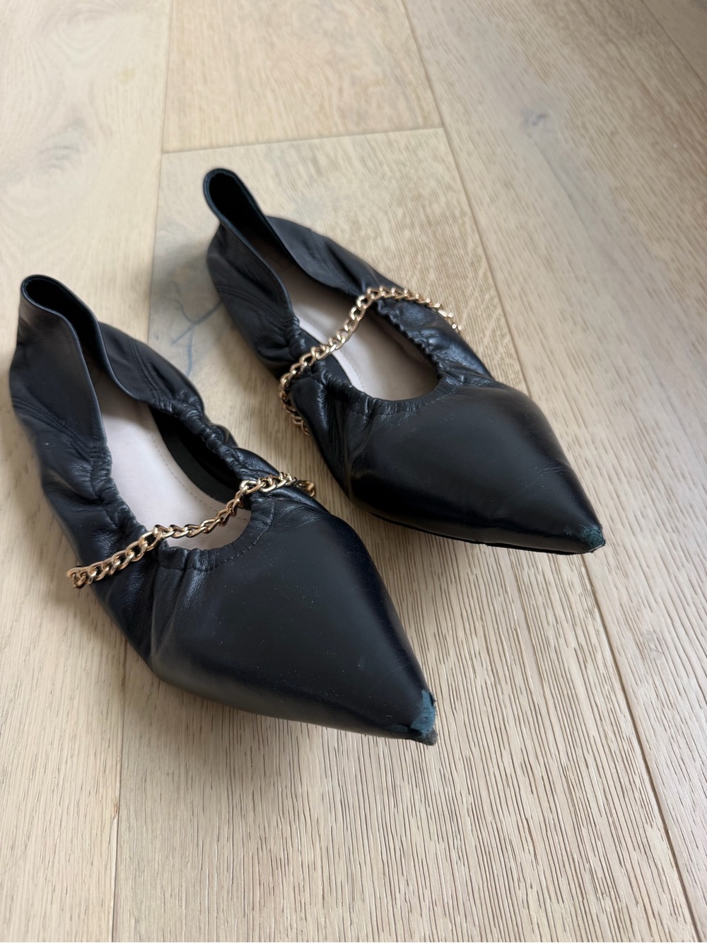 Porte and Paire Black Pointed Ballet Flats with Gold Chain US 11